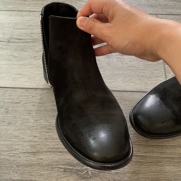 Alexandra McQueen Almond Toe ankle boots - Picture 5 of 11